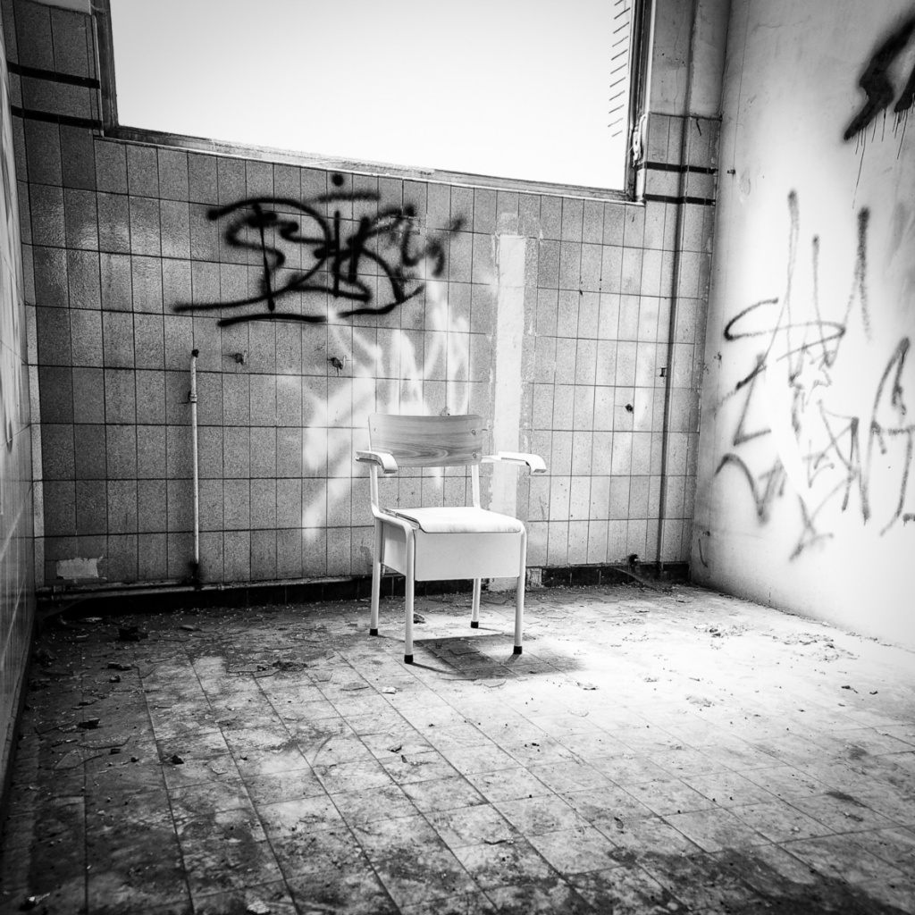 Please Sit zw